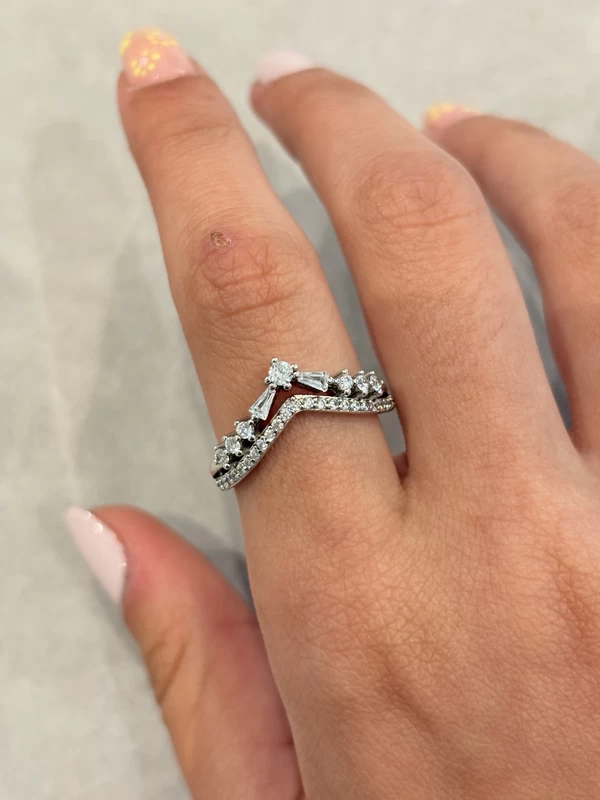 925 silver curved zircon cluster ring 925 silver curved zircon cluster ring