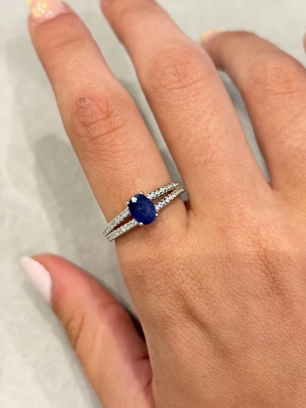 925 silver sapphire split band ring 925 silver sapphire split band ring