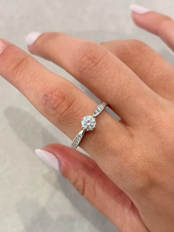 925 silver classic zircon ring 925 silver classic zircon ring